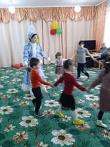 Новогоднее представление для малышей в детском саду 